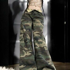 Upgrade your streetwear look with these high-rise camouflage wide-leg cargo pants for women. Featuring a classic camouflage pattern, these military-style pants are both functional and stylish. With large cargo pockets and a relaxed, loose fit, they offer comfort without compromising on style. Whether you're dressing for a casual day or looking to make a bold fashion statement, these pants are the perfect choice. Cargo Pants For Women, Wide Leg Cargo Pants, Pants With Pockets, Womens Pants, Women Pants, Style Pants, Cargo Pants Women, Military Style, Military Fashion