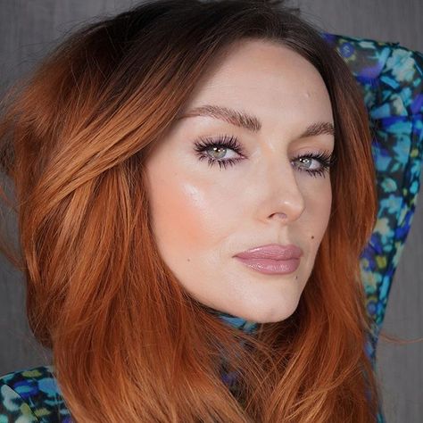 Katie Jane Hughes on Instagram: “Gill’s Daughter! Gill St Clair is her stage name, she was a singer! She loves a lash, loves bronzer and a bold lip! Swipe for mums head…” Glowy Skin Makeup, Katie Jane Hughes, Flared Lashes, Copper Brown Hair, Makeup Tips Eyeshadow, Nude Pink Lipstick, Ultra Beauty, Buzz Feed, Nude Lip Gloss