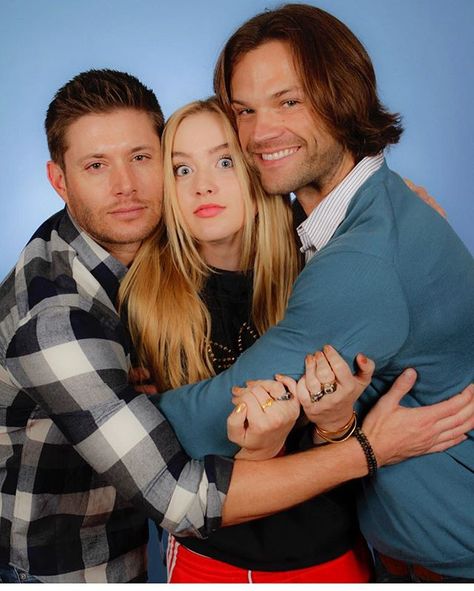 In honor of #clairenovak reruns happening  ~ @kathrynlnewton via Instagram ;) .... WOW <3 <3 #J2 || Jensen Ackles || Jared Padalecki #Kathryn Newton #Supernatural Convention Dean And Claire, Claire Novak, Supernatural Star, Sherlock Holmes Benedict, Watson Sherlock, Supernatural Convention, Kathryn Newton, Mark Sheppard, Jensen Ackles Jared Padalecki