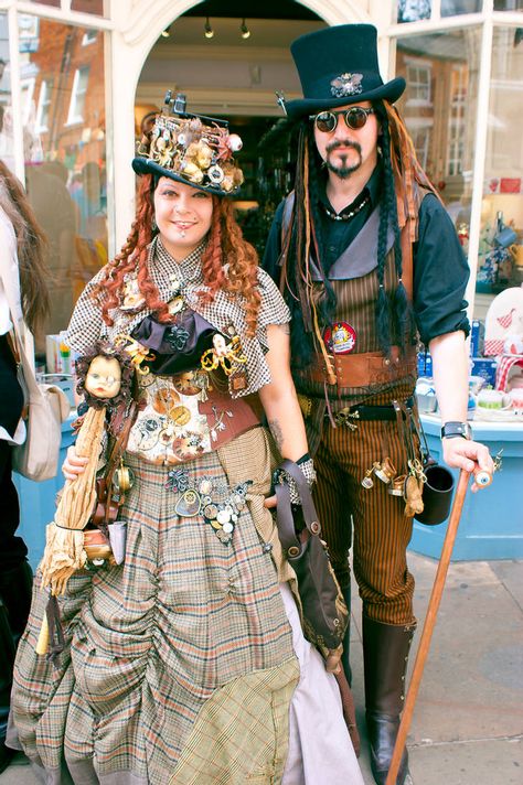 Steampunk Couple, Dieselpunk Fashion, Punk Festival, Steampunk Costumes, Steampunk Stuff, Steampunk Men, Mode Steampunk, Steampunk Festival, Steampunk Pirate