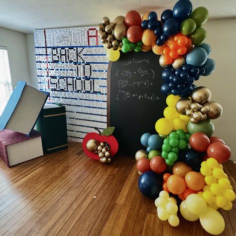 Step into the new school year with a burst of color and creativity! Our back-to-school installation is all about those classroom vibes, featuring a chalkboard arch for some interactive fun, oversized school books, a shimmer wall that pops, and a cheerful apple cutout. It’s the perfect backdrop to celebrate new beginnings and the excitement of learning! 🎒🍎🎈 #SculptedAir #BackToSchool #BalloonDesign #SculptedAir #EventInspiration #HoustonDecor #SchoolBalloonDecor Back To School Backdrop, Classroom Vibes, School Backdrop, Shimmer Wall, Balloon Installation, Balloon Design, School Books, Event Inspiration, Balloon Art