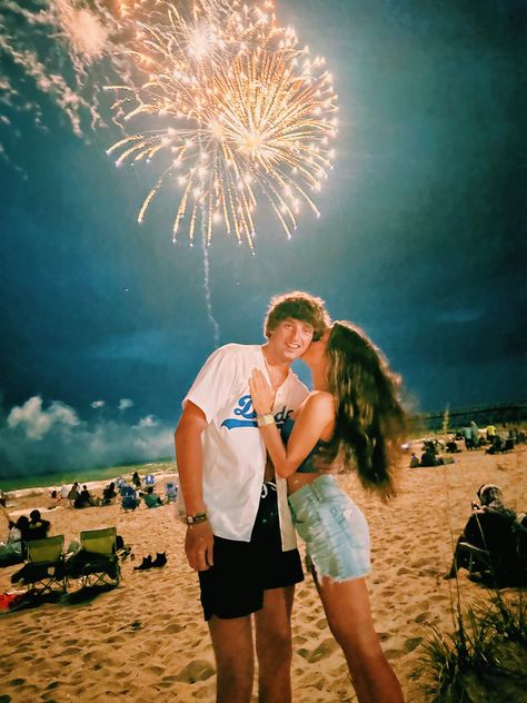 4th Of July Bf Pics, Couple Poses 4th Of July, Cute Couple Poses 4th Of July, Fireworks Pictures Couple, 4th Of July Pictures Poses, Fourth Of July Poses With Boyfriend, Forth Of July Couple Pics, 4th Of July With Boyfriend, Couples Fireworks Pictures