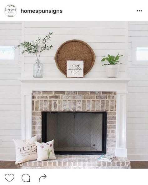 Brick Fireplace Mantle, Fireplace Mantle Designs, White Painted Fireplace, Brick Fireplace Mantles, White Wash Brick Fireplace, Mantle Design, Design Camino, White Brick Fireplace, Fireplace Redo