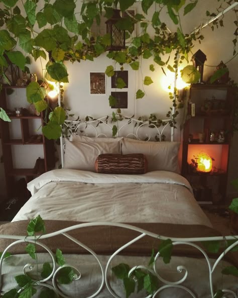 Witch Aesthetic Bedroom, Forest Bedroom, Cottage Core Room, Room Goals, Redecorate Bedroom, Aesthetic Rooms, Dreamy Room, Dream Room Inspiration, Green Rooms