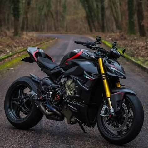 Ducati Street Fighter V4, Cafe Motorcycle, Motorcycle Man, Motorcycle Concept, Street Fighter Motorcycle, Ducati Motorcycle, Ducati Streetfighter, Motorcycle Men, Ducati Motorcycles