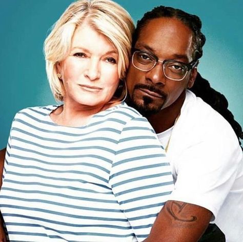 Snoop & Martha Stewart                                                                                                                                                                                 More Snoop Dogg Music, Potluck Dinner Party, Gangsta Rapper, Room Decoration Aesthetic, Popular Rappers, Potluck Dinner, Aesthetic Funny, Decoration Aesthetic, Papa Johns