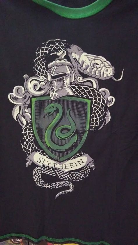 Hogwarts, Harry Potter, Slytherin, Sonserina, Wallpaper, Plano de Fundo Hp Slytherin, Slytherin Wallpaper, Harry Potter Logo, Harry Potter Sorting Hat, Cute Tattoo, Harry Potter Slytherin, Slytherin Pride, Muster Tattoos, Images Harry Potter