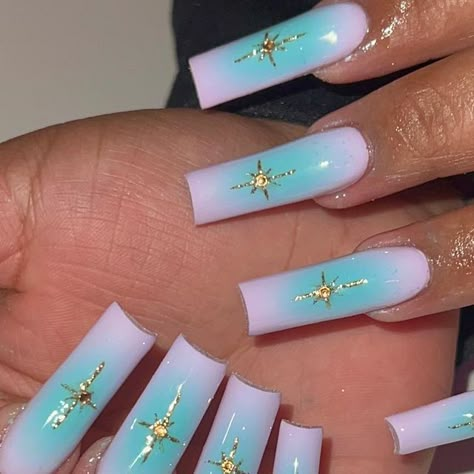 White Airbrush Nail Designs, Airbrush Design Nails, Air Brush Nail Design, Air Brush Nail Designs Art, Air Brush Nail Designs Ideas, Airbrush Nails Ombre, Air Brush Nail Set, Air Brush Nail, Airbrush Acrylic Nails