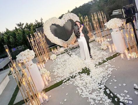 Beige And White Engagement Party, White Proposal Decor, White Proposal, Valentine Day Aesthetic, Surprise Proposal Pictures, Aesthetic Valentines Day, White Engagement Party, Valentines Day Aesthetic, Romantic Candlelight Dinner