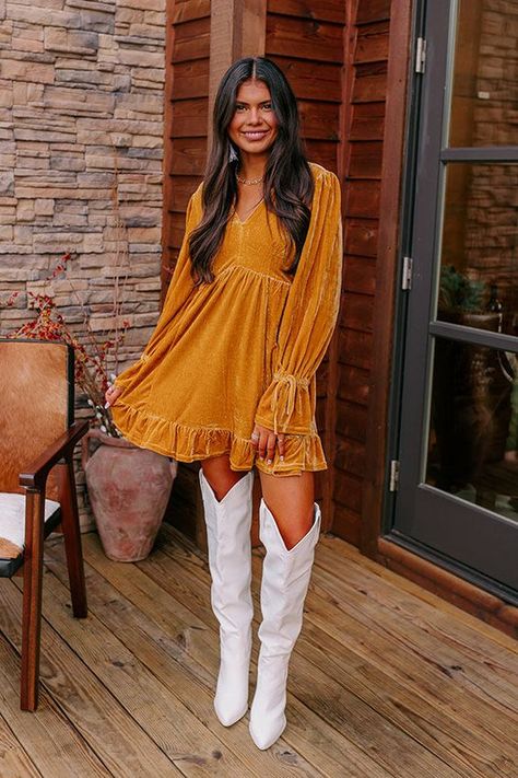 Thanksgiving Outfits Women Dresses, Western Ootd, Luxe Dress, Fall Couple, Senior Style, Thanksgiving Outfit Women, Ruffled Mini Dress, Golden Honey, Flowy Mini Dress