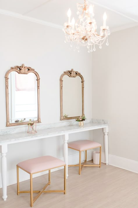 Modern Bridal Suite Room, King Table Wedding, Bridal Suite Room, Glam Bridal Hair, Bridal Suite Decor, Soft Glam Bridal, Bridal Dressing Room, Charleston South Carolina Wedding, Styling Chairs