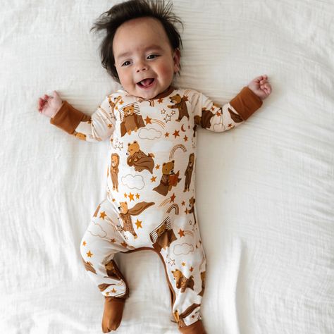 Beary Sleepy Crescent Zippy Bedtime Routines, Brown Bears, Bamboo Pajamas, One Piece Pajamas, Cute Creatures, Kids Pajamas, The Bear, Brown Fashion, Sweet Dreams