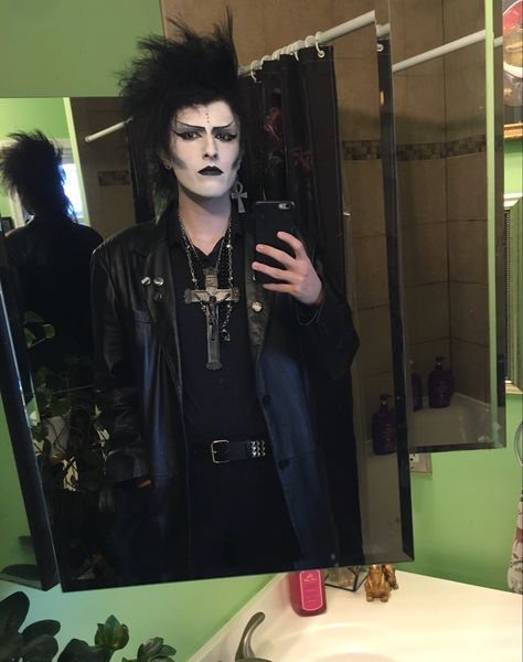 Trad Goth Hair Men, Masc Tradgoth Outfits, Tradgoth Men, Male Trad Goth Makeup, Masc Trad Goth, Trad Goth Outfits Masc, Gothic Makeup Men, Goth Men Makeup, Male Trad Goth