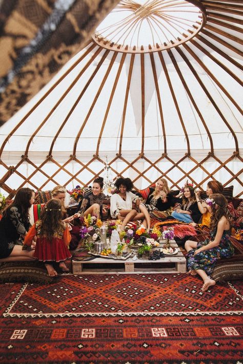 Moroccan Tea Party, Yurt Interior, Yurt Living, Moroccan Nights, Moroccan Party, Moroccan Tea, Moroccan Wedding, Boho Party, Deco Boheme