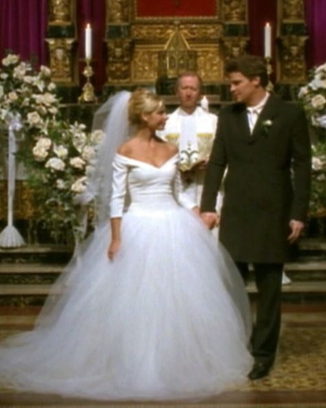 Buffy Wedding Dress, Tv Wedding Dresses, 90s Wedding, Movie Wedding Dresses, Buffy Angel, Tv Weddings, Spike Buffy, Michelle Gellar, Wedding Dress Gallery