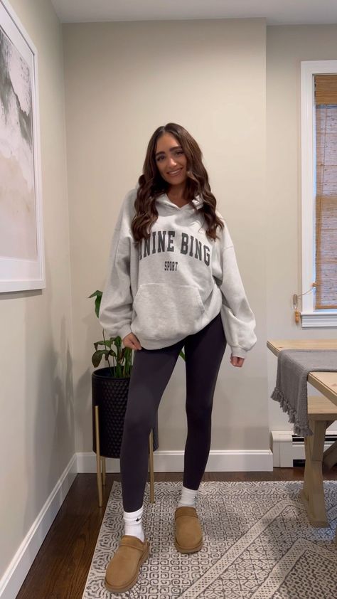 Outfits Leggins, Leggings Outfit Ideas, Comfy School Outfits, Comfy Outfits Winter, Leggings Outfits, Casual Preppy Outfits, Leggings Outfit, Cute Lazy Day Outfits, Lazy Outfits