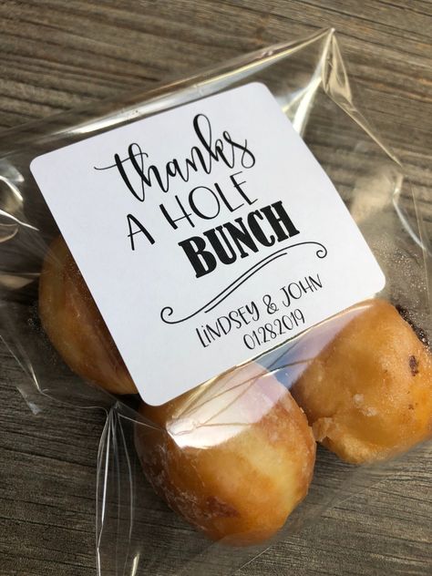 Donut Holes Display, Donut Wedding Favors, Party Favor Food, Pancake Party, Donut Party Favors, Coffee Favors, Wedding Donuts, Dessert Bar Wedding, Dessert Packaging