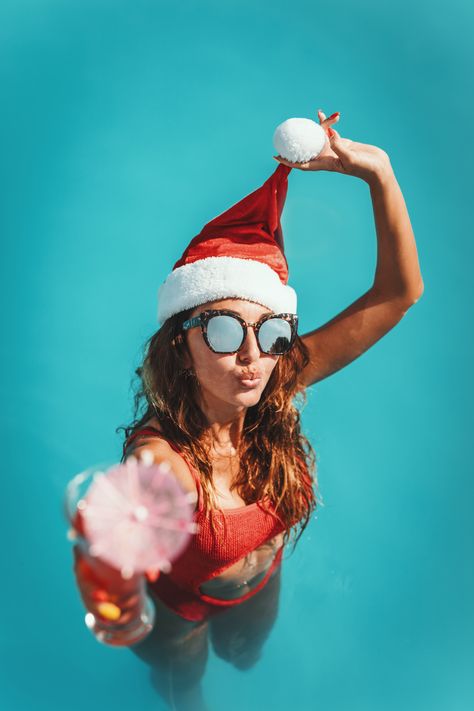 Christmas Beach Photoshoot, Merry Christmas Photoshoot, Christmas Pool Party, Beach Christmas Pictures, Tropical Christmas Decorations, Holiday Photo Ideas, Christmas On The Beach, Santa Pics, Blue Haven Pools