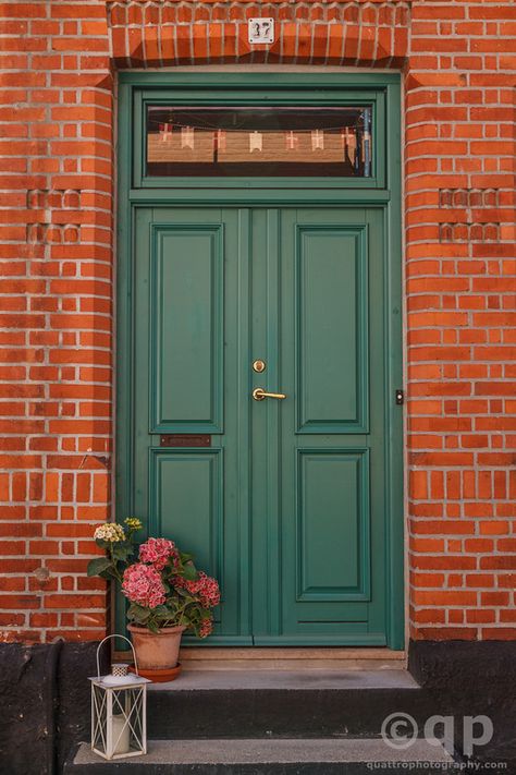 green door, red brick exterior                                                                                                                                                      More Brick House Front Door Colors, Orange Brick Houses, Green Front Door, Red Brick Exteriors, House Brick, Exterior Door Colors, Green Shutters, Green Front Doors, Front Door Paint Colors