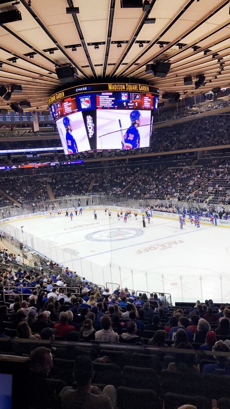 NYC Rangers game Joey Tribbiani Aesthetic, Matt Leblanc Friends, Rangers Aesthetic, Friends Icon, Rangers Game, New York City Aesthetic, Matt Leblanc, Acting Class, Class Outfit