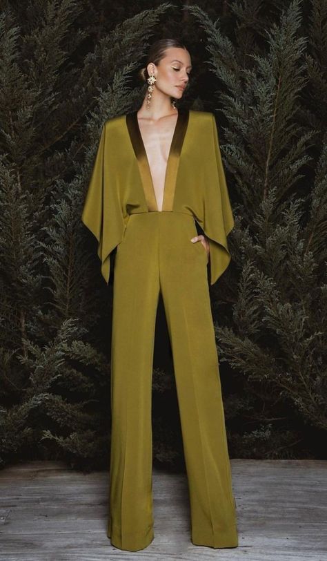 2019 Style, Winter Jumpsuit, Guest Attire, Wedding Attire Guest, Fashion Mistakes, Abayas Fashion, Style Mistakes, Couture Dresses, Kimonos