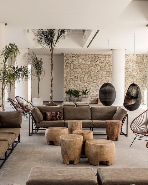 Gorgeous! 17 African Inspired Home Decor Ideas For 2020 And Beyond African Decor Living Room, African Living Rooms, Modern African Decor, African Room, African Style Decor, African Interior Design, African Furniture, Casa Cook, African House