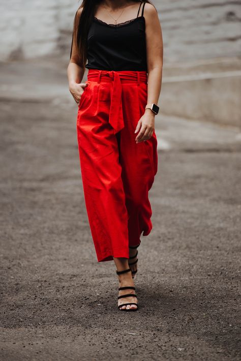 Linen red culottes, linen pants, red culottes, red pants, fashion culottes, culottes in red color, flax culottes Red Pants Fashion, Red Culottes, Red Pants, Linen Pants, Urban Fashion, Parachute Pants, Red Color, Summer Outfits, Summer Fashion