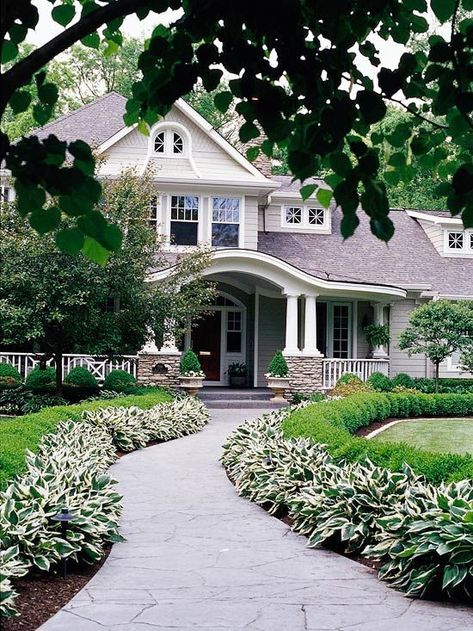 Tips for Preparing a New Flower Bed - Sand and Sisal Front Yard Walkway, Front Yards Curb Appeal, Walkway Landscaping, Pathway Landscaping, Front Garden Design, Front Yard Design, Farmhouse Landscaping, Garden Wallpaper, Front Landscaping