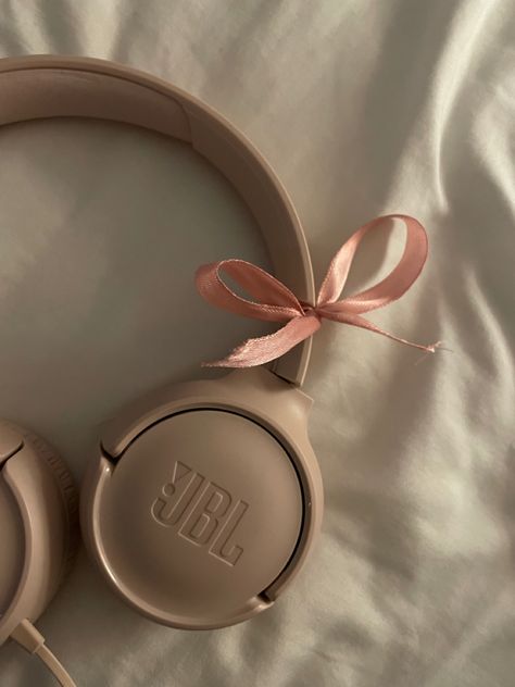 Jbl Headphones Aesthetic, Bow Stacking, Spring Coquette, Headphone Decoration, Pink Headphones, Jbl Headphones, Cute Headphones, Dj Headphones, Pretty Jewelry Necklaces