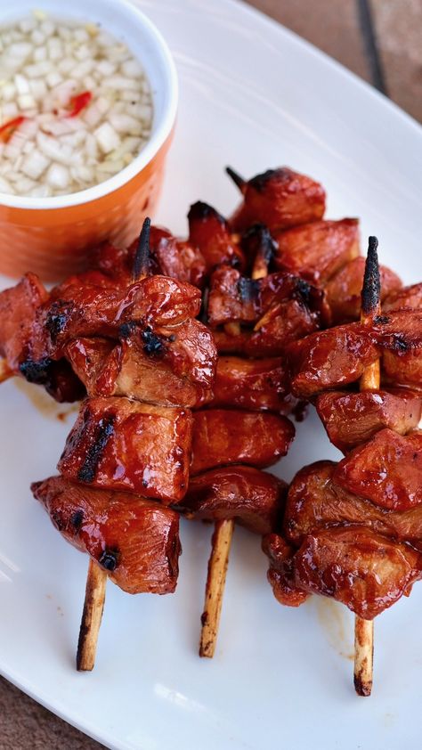 Bbq Pork Skewers, Pork On A Stick, Filipino Pork Bbq, Street Food Around The World, Filipino Bbq, Pork Kabobs, Banana Ketchup, Grilled Bananas, Bbq Marinade