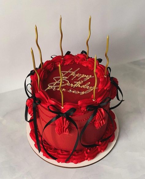 Red Elegant Cakes Birthday, Red Black And White Cake Ideas, 16 Birthday Party Ideas Red, Red Cake Ideas Birthdays, 29 Birthday Cake For Her, Red Birthday Cake Aesthetic, Birthday Cake Red And Black, Red And Black Heart Cake, Red And Black Cake Ideas Birthdays