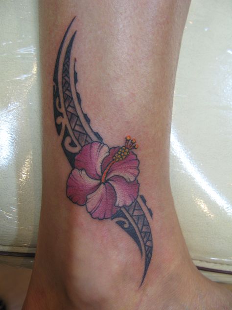 Pretty Polynesian Tribal with Hibiscus ~ By Tommy at Mid-Pacific Tattoo in Lahaina Vine Foot Tattoos, Plumeria Tattoo, Hibiscus Flower Tattoos, Polynesian Tattoos Women, Island Tattoo, Ankle Tattoo Designs, Hibiscus Tattoo, Flower Tattoo Meanings, Shoulder Tattoos