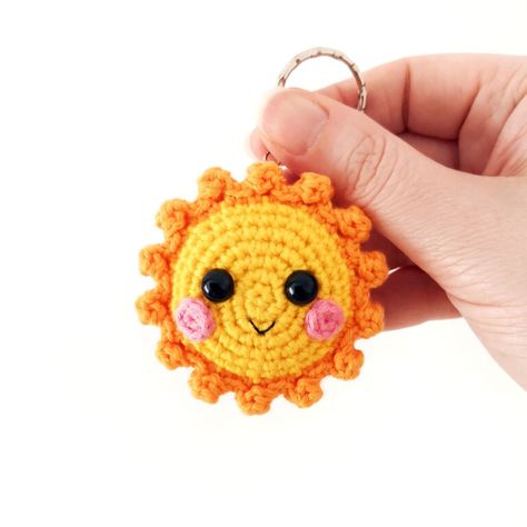 Sun Keychain Crochet Pattern - Free Pattern - Stitch by Fay Sun Keychain, Crocheted Gifts, Crochet Fish, Crochet Coaster Pattern, Crochet Keychain Pattern, Rainbow Crochet, Elegant Sophisticated, Paintbox Yarn, Crochet Keychain