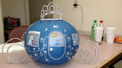 Cinderella pumpkin Pumpkin Cinderella, Cinderella Birthday Theme, Pumpkin Carving Ideas Halloween, Cinderella Crafts, Halloween Pumpkin Carving Ideas, Pumpkin Carving Halloween, Disney Pumpkin Painting, Cinderella Pumpkin Carriage, Halloween Pumpkin Crafts