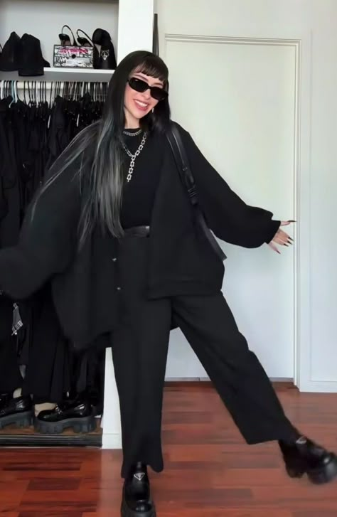 Interesting All Black Outfits, Work Outfits Women All Black, Everyday Black Outfits, Modern Emo Aesthetic, Japanese Outfits Ideas, Goth At Work, Lite Goth Outfits, Dark Witch Outfit Aesthetic, School Appropriate Goth Outfits