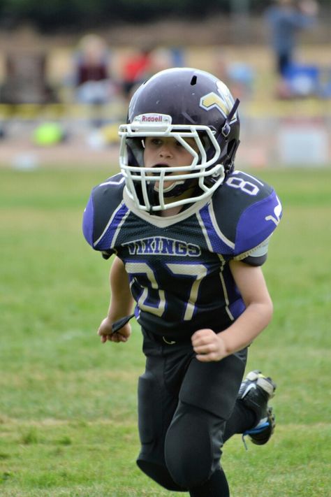 peewee football Football Son, Girls Playing Football, Kids Playing Football, Dreams Aesthetic, Peewee Football, Young Football Players, Toddler Football, Football Pics, Boys Football