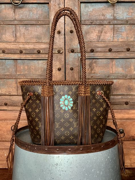 Fringe Louis Vuitton neverfull mm by classic boho bags Western Louis Vuitton Handbags, Western Louis Vuitton, Lv Wallpaper, Western Bags Purses, Outfit Vaquero, Western Bags, Vintage Louis Vuitton Handbags, Dark Minimalist, Bag Painting