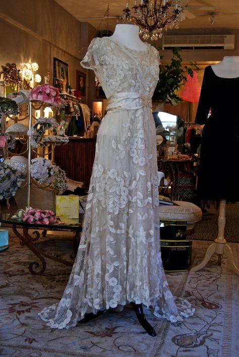 Lace Edwardian Vintage Wedding Dress -Xtabay Vintage Clothing Boutique, Dress 1900, Edwardian Wedding, Vintage Clothing Boutique, Lace Wedding Gown, Old Dresses, Wedding Gowns Vintage, Vintage Gowns, Wedding Gowns Lace, Vestidos Vintage