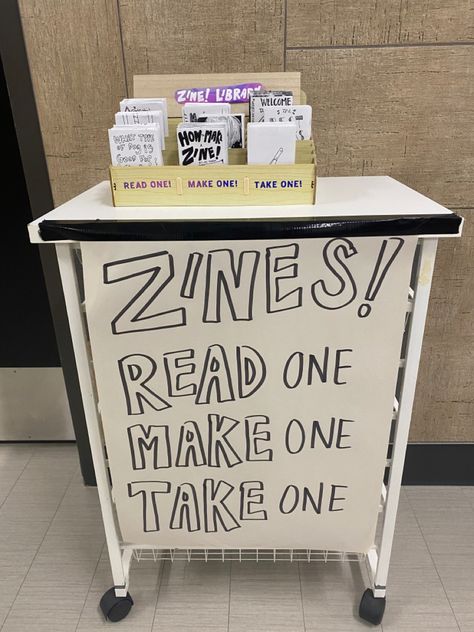 Zine Page Ideas, How To Zines, Zine Storage, Zine Fair Display, Zine Diy, Zine Collection Storage, Cool Zines, Diy Zines, Zine Prompts