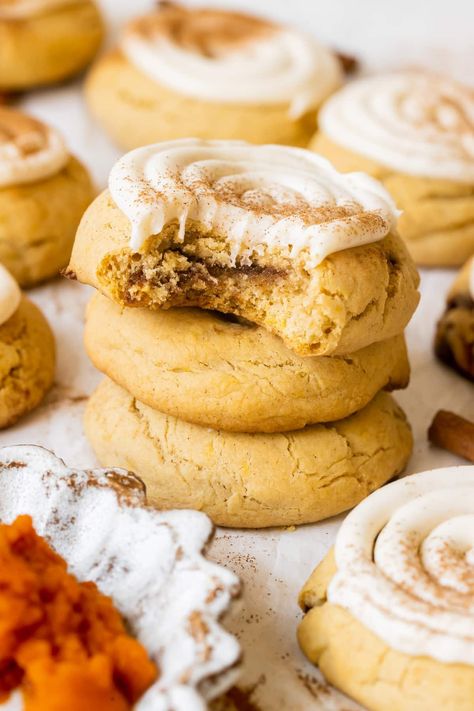 If you love my Cinnamon Roll Cookies then you will fall head over heels for these Pumpkin Spice Cookies. Get all of the thick, chewy, cinnamon-y flavor of cinnamon roll cookies coupled with pumpkin and pumpkin pie spice in each bite. Goodbye summer and hello Fall!! #pumpkincookies #pumpkindesserts #pumpkinrecipes #fallrecipes #pumpkinpie #krollskorner Pumpkin Cinnamon Roll Cookies, Cookie Trailer, Krolls Korner, Pumpkin Cream Cheese Pie, Recipes Pumpkin, Cinnamon Roll Cookies, Pumpkin Pie Smoothie, Pumpkin Spice Cookies, Food Aesthetics