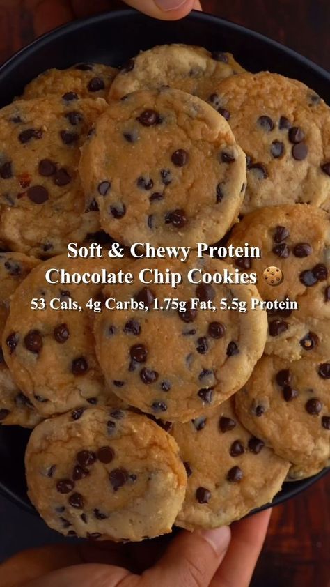 Sugar Free Pancake Syrup, Protein Chocolate Chip Cookies, Chips Ahoy Cookies, Plats Healthy, Protein Baking, Protein Chocolate, Pancake Syrup, Chips Ahoy, High Protein Low Calorie