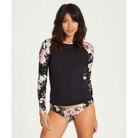 Beachy Outfits, Long Sleeve Swimwear, Surfer Girl Style, Long Sleeve Rashguard, Rash Guard Women, Long Sleeve Swimsuit, Billabong Women, Roxy Women, Swim Shirts