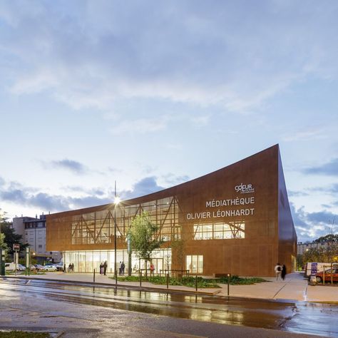 Gallery of Media Library Sainte-Geneviève- des-Bois / archi5 + Calmm architecture - 3 City Library Architecture, City Of Paris, Library Architecture, City Library, Mix Use Building, Local Government, Government, Paris, Architecture