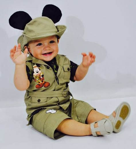 Wild One Mickey Safari, Festa Safari Baby, Safari Theme Birthday Party, Safari Birthday Party Decorations, Mickey First Birthday, Jungle Theme Birthday Party, Fiesta Mickey Mouse, Mickey Mouse First Birthday, Safari Outfit