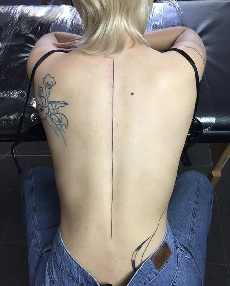 Line On Back Tattoo, Line Down Back Tattoo, Line Down Spine Tattoo, Straight Line Spine Tattoo, Line Back Tattoo Woman, One Line Back Tattoo, Line Spine Tattoos For Women, Line Tattoos Back, Back Tattoo Line