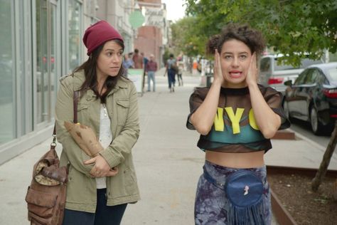 ‘Broad City’: Are You an Abbi or an Ilana? | The New Republic Broad City, Tv Shows Funny, Yas Queen, Female Friendship, City Outfits, City Pictures, Best Tv Shows, City Style, Costume Design