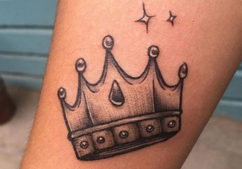 Dangerous Tattoo Design, Crown Tattoo Meaning, Dangerous Tattoo, Crown Tattoo On Wrist, Tattoo Gang, Gang Symbols, Geometric Tattoo Meaning, Crown Tattoo Men, King Crown Tattoo