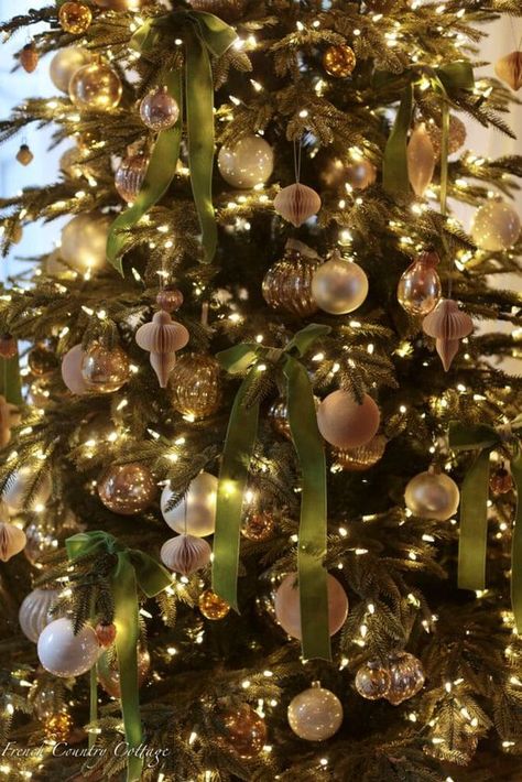 Christmas Tree With Velvet Ornaments, Christmas Tree Filler, Neutral Christmas Tree, Woodland Christmas Tree, Green Velvet Ribbon, Antique Christmas Tree, Christmas Tree Inspo, Christmas Decor Trends, Olive Green Velvet