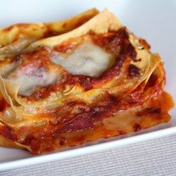 Lasagne Alla Bolognese Saporite - Allrecipes.com Best Bolognese Sauce, Italian Sauces, Homemade White Sauce, Slow Cooker Bolognese, Italian Main Dishes, Italian Entrees, Bolognese Sauce Recipe, Beef Meals, Pineapple Margarita