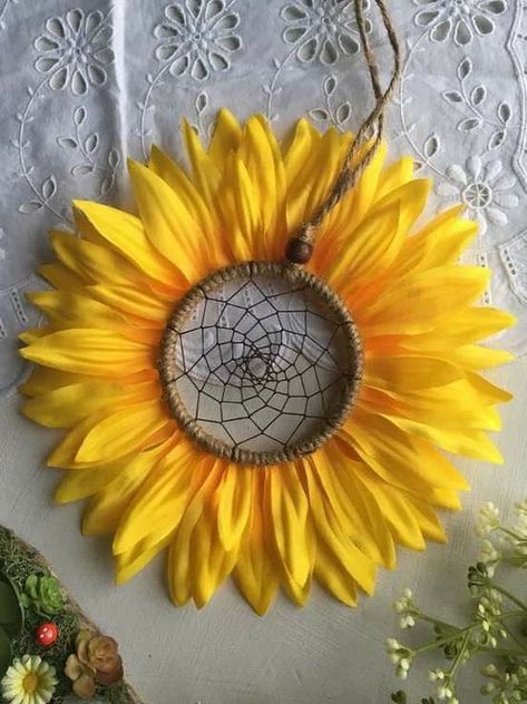 Rabbit Playground, Sunflower Dreamcatcher, Diy Dream Catcher Tutorial, Hippie Crafts, Bohemian Crafts, Dream Catcher Patterns, Diy Girls Bedroom, Selling Crafts, Sunflower Crafts